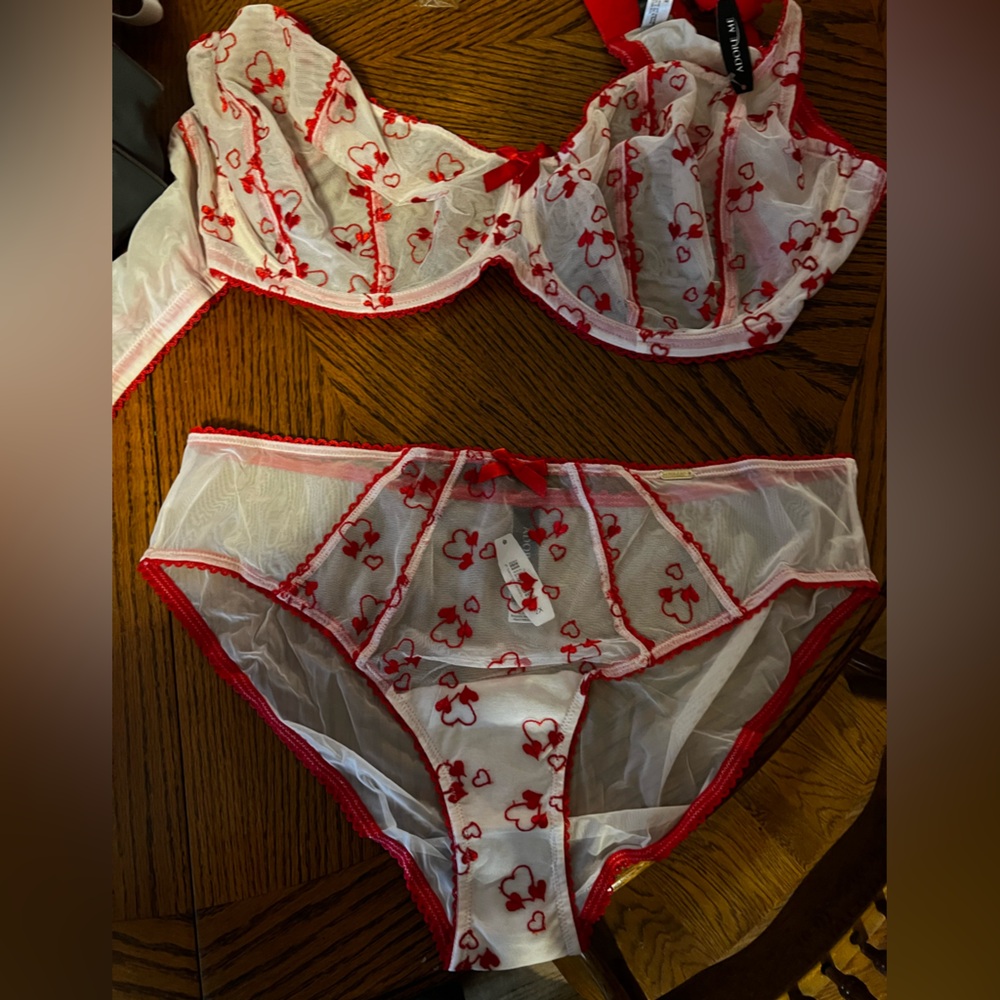 Adore Me 44G bra and 2XL panty set - white with red hearts